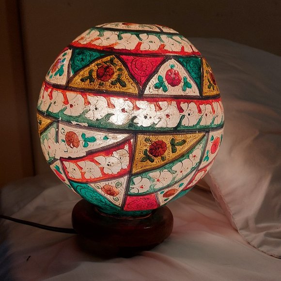 Beautiful Vintage hand painted Camel's bladder lamp - Picture 1 of 3